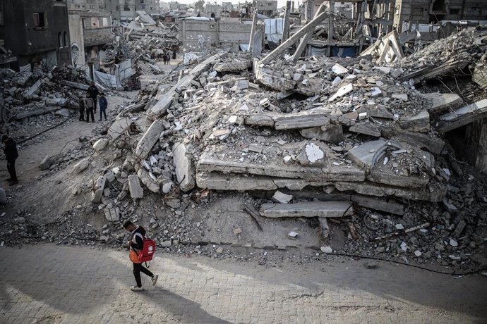January 27, 2026, Khan Yunis, Gaza Strip, Palestinian Territory: Scenes from daily life in Khan Younis reveal the extent of the destruction inflicted on homes and the proliferation of displacement tents amidst the rubble. Displaced people, including child