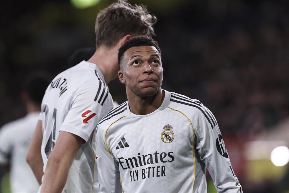 El delantero del Real Madrid Kylian Mbappé celebra un gol en LaLiga EA Sports 2025-26 ante el Villarreal CF en La Cerámica.