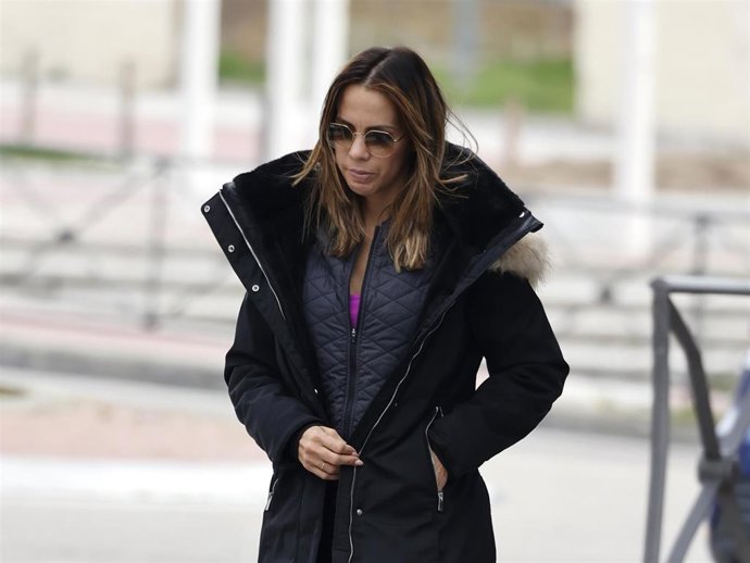 Archivo - (Foto De ARCHIVO) Paola Olmedo Camina Por La Calle Sin Mascarilla Mostrando Su Nuevo Rostro, A 24 De Marzo De 2025, En Madrid (España).    Antonio Gutiérrez / Europa Press