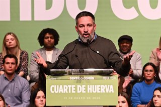 El presidente de Vox, Santiago Abascal, interviene durante la clausura del acto de campaña, en Cuarte Forum, a 31 de enero de 2026, en Cuarte de Huerva, Zaragoza, Aragón (España). Los aragoneses están convocados a las urnas el próximo 8 de febrero para el