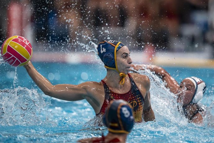 Archivo - Bea Ortiz, en un partido con la selección española de waterpolo.