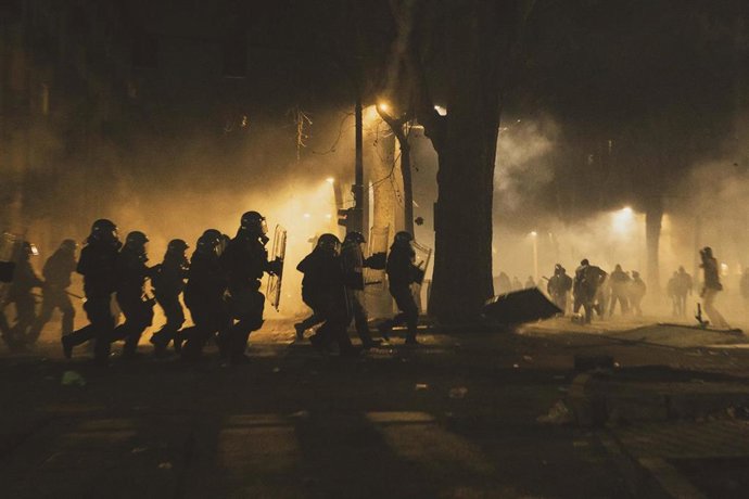 Manifestación contra el desalojo del centro social Askatasuna en Turín (Italia).