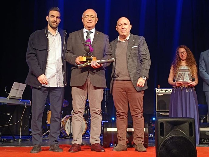 Imagen del premio Grajo del Carajo concedido a los niños mini speaker Corner.