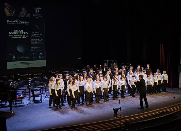 El auditorio municipal Maestro Padilla de Almería se ha llenado de solidaridad y música con el concierto a beneficio de Manos Unidas