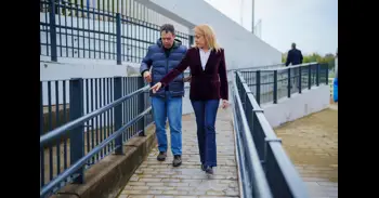 El Ayuntamiento de Sevilla instala una rampa en San Jerónimo Parque para personas con movilidad reducida