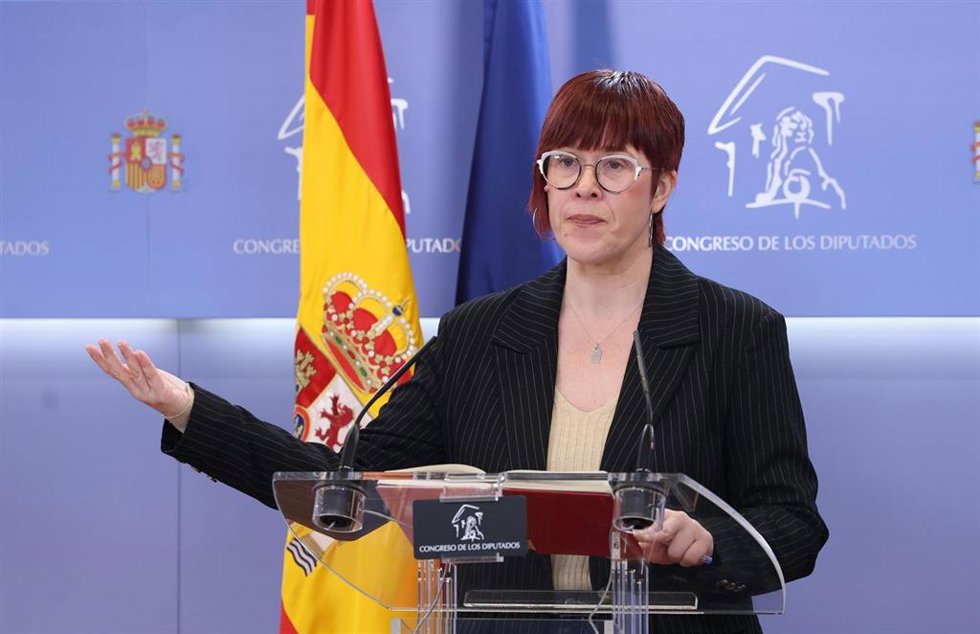 La diputada de Compromís gueda Micó, durante una rueda de prensa, en el Congreso de los Diputados, a 13 de enero de 2025, en Madrid (España).