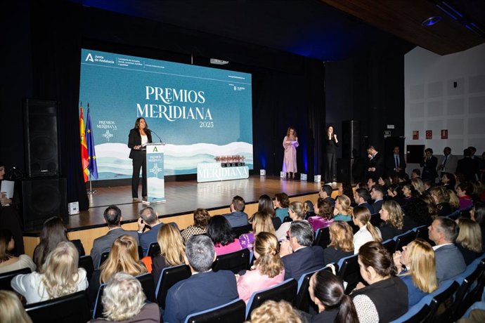 La consejera de Inclusión Social, Juventud, Familias e Igualdad, Loles López, en los Premios Meridiana.