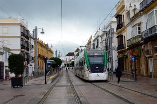 El Trambahía consolida su demanda con más de dos millones de viajeros transportados en 2025