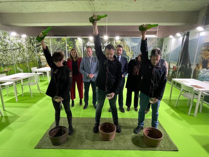 Archivo - El consejero de Medio Rural y Política Agraria, Marcelino Marcos, visita Salenor en la edición de 2024.