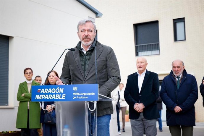 El candidato del PP a la Presidencia del Gobierno de Aragón,Joge Azcón, en Calatayud.
