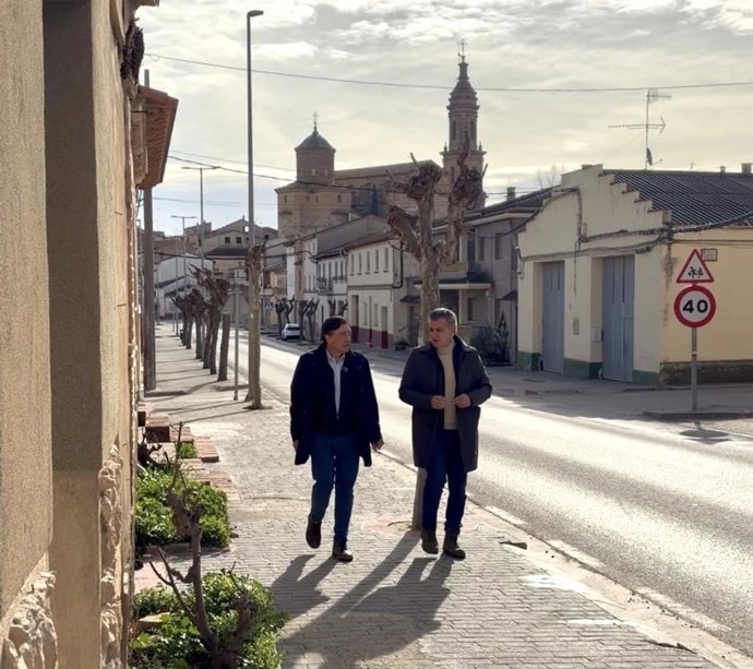 El candidato de Aragón-Teruel Existe a la presidencia del Gobierno de Aragón, Tomás Guitarte, y el también candidato Joaquín Moreno.