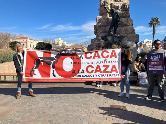 Manifestantes exigen en Palma en fin de la caza.
