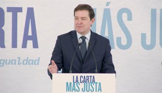 El presidente del PP de Castilla y León, Alfonso Fernández Mañueco, clausura un acto sobre financiación autonómica en Villamuriel de Cerrato (Palencia)