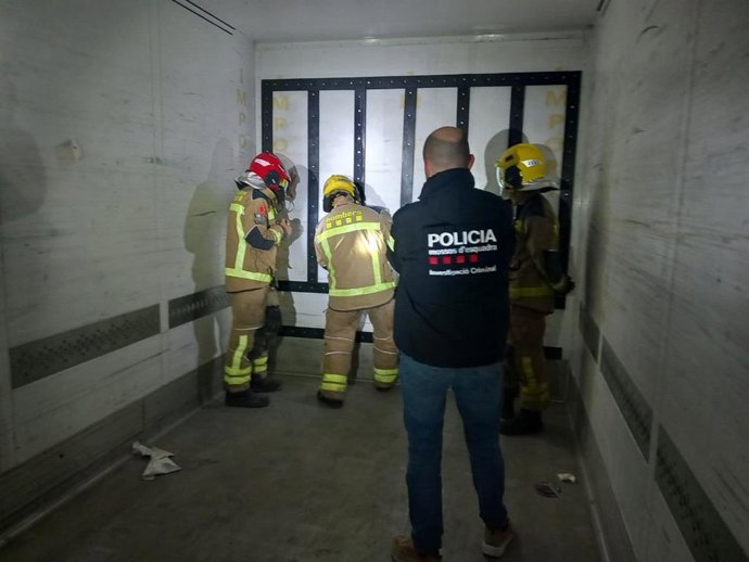 Els Mossos detenen a dos homes a Tarragona amb 60 quilos de marihuana ocults en un camió