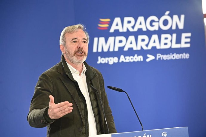 El candidato del PP a la reelección a la Presidencia del Gobierno de Aragón, Jorge Azcón, durante una comida mitin, en el Hotel Valdeherrera, en Calatayud.