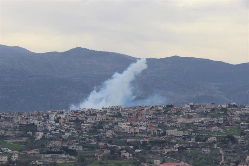 Archivo - Bombardeo israelí en el sur de Líbano