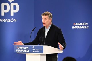 El presidente del PP, Alberto Nuñez Feijóo, durante una comida mitin, en el Hotel Valdeherrera, a 1 de febrero de 2026, en Calatayud, Zaragoza, Aragón (España). Este acto se realiza en el marco de la campaña de las elecciones autonómicas de Aragón del 8 d