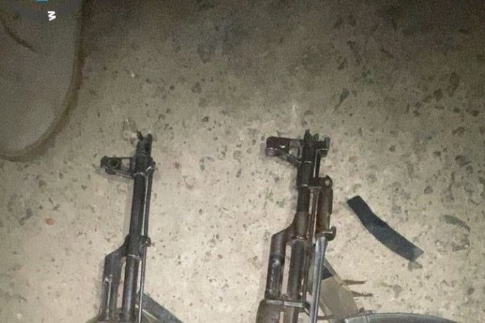 Archivo - Fusiles AK-47 incautados a supuestos miembros de Boko Haram en Nigeria