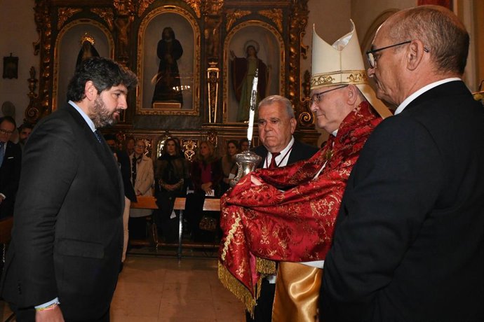 El presidente de la Comunidad, Fernando López Miras, asistió a la solemne eucaristía de apertura oficial del Año Jubilar de la Santísima Cruz de Abanilla.