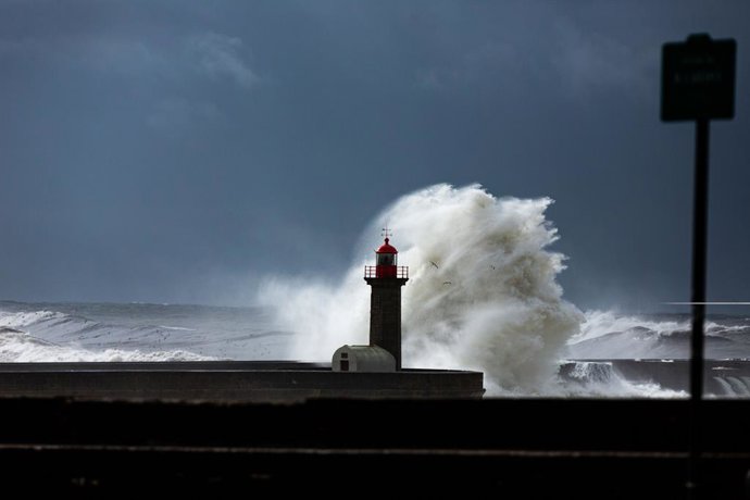 January 24, 2026, Porto, Portugal: A massive wave crashes against Portoâ€s striped lighthouse as Storm Ingrid intensifies along Portugalâ€s Atlantic coast. The turbulent sea and dark skies underscore the severity of the weather system, which triggered wid