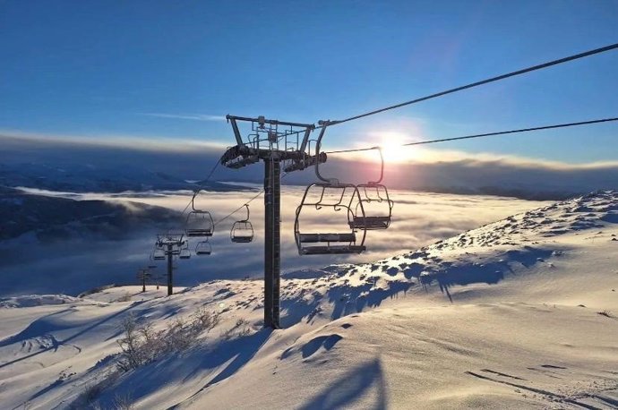 Imagen de recurso de un telesilla en la estación invernal Valle Laciana-Leitariegos.