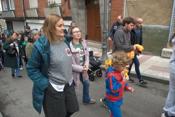 La diputada Covadonga Tomé en la manifestación contra el ERE de ENCE.