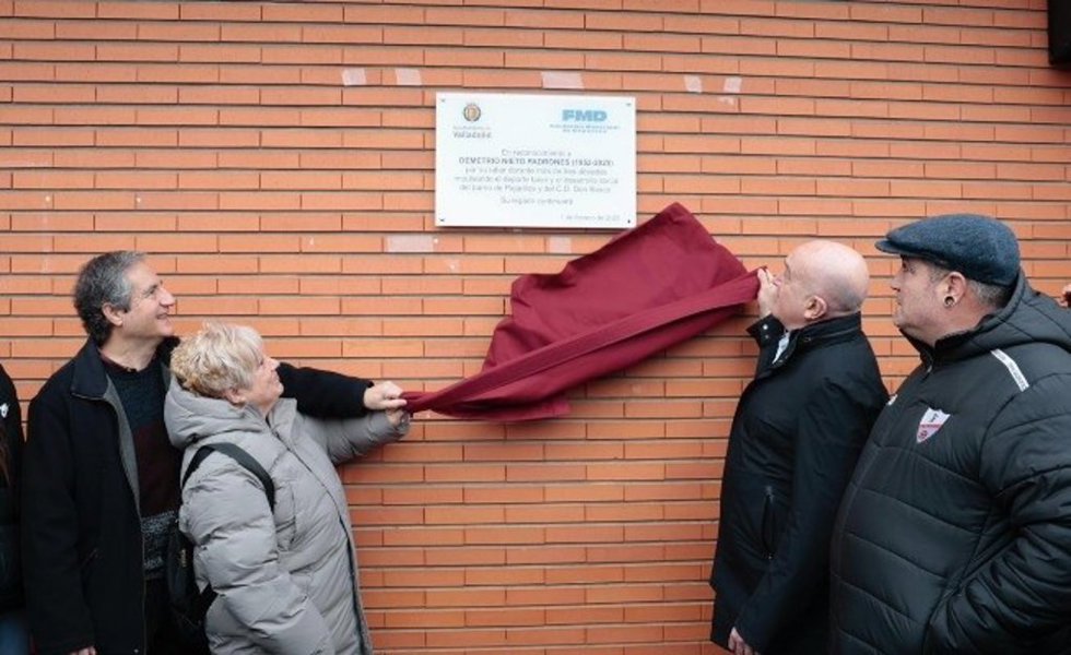 El Ayuntamiento de Valladolid rinde homenaje a Demetrio Nieto con una placa en el campo de fútbol de Don Bosco