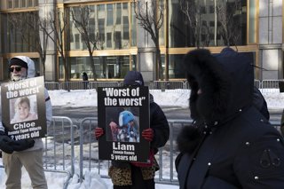 Protesta por la detención del niño de cinco años Liam Conejo en Minnesota