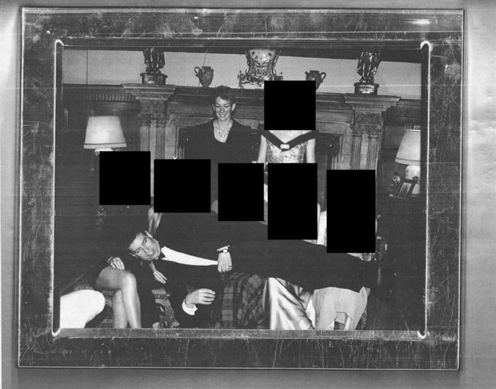 Archivo - Fotografía censurada incluida en los archivos de Jeffrey Epstein