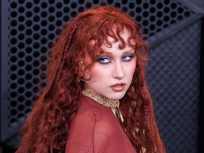 Chappel Roan sorprende en la alfombra roja de los Premios Grammy 2026