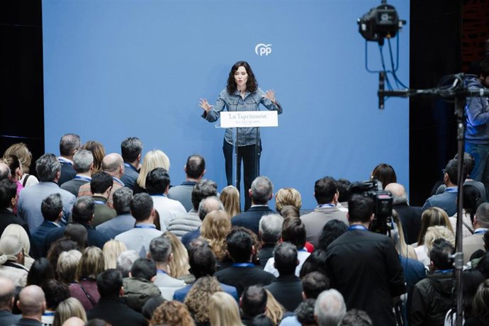 La presidenta de la Comunidad de Madrid y del Partido Popular de Madrid, Isabel Díaz Ayuso, interviene durante la clausura de la segunda sesión de la II Intermunicipal del PP de Madrid, en el Hotel Euroforum Palacio de Los Infantes, a 1 de febrero de 2026
