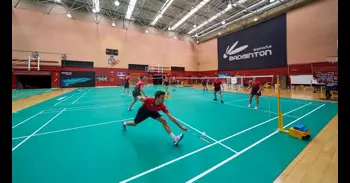 UNIR y FESBA implementan un laboratorio salival pionero para optimizar el rendimiento del bádminton español