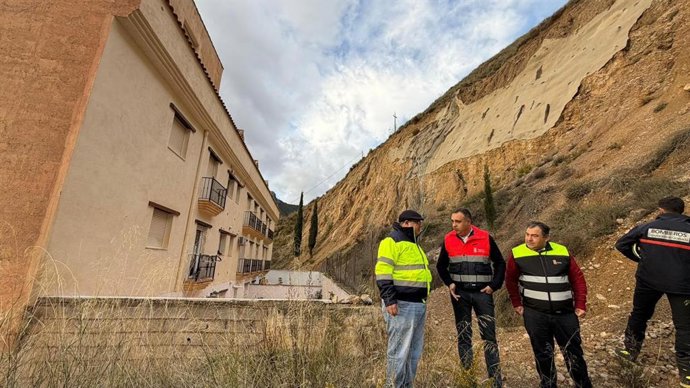 Visita a Güéjar Sierra para ver los efectos del temporal en una ladera del municipio.