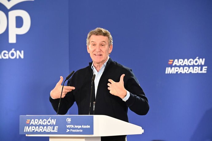 El presidente del PP, Alberto Nuñez Feijóo, durante una comida mitin, en el Hotel Valdeherrera, a 1 de febrero de 2026, en Calatayud, Zaragoza, Aragón (España). Este acto se realiza en el marco de la campaña de las elecciones autonómicas de Aragón del 8 d