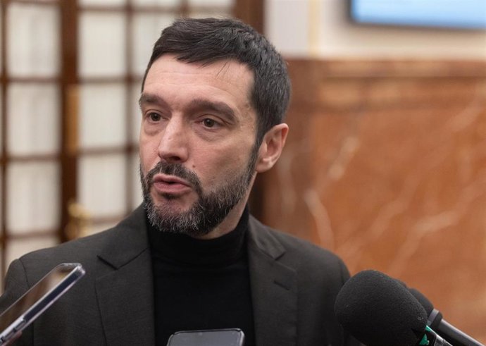 El minsitro de Consumo y Agenda 2030, Pablo Bustinduy, durante una sesión plenaria extraordinaria en el Congreso de los Diputados, a 27 de enero de 2026, en Madrid (España).