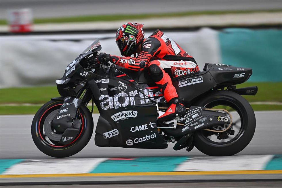 Archivo - El piloto italiano Marco Bezzecchi (Aprilia), en un test en Valencia. 