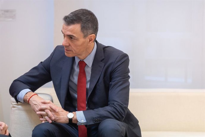 O presidente do Governo, Pedro Sánchez, recebe o presidente do Líbano, Joseph Aoun, no Palácio de Moncloa, em 2 de fevereiro de 2026, em Madri (Espanha). O presidente libanês realiza uma visita de Estado de dois dias à Espanha para abordar a possível