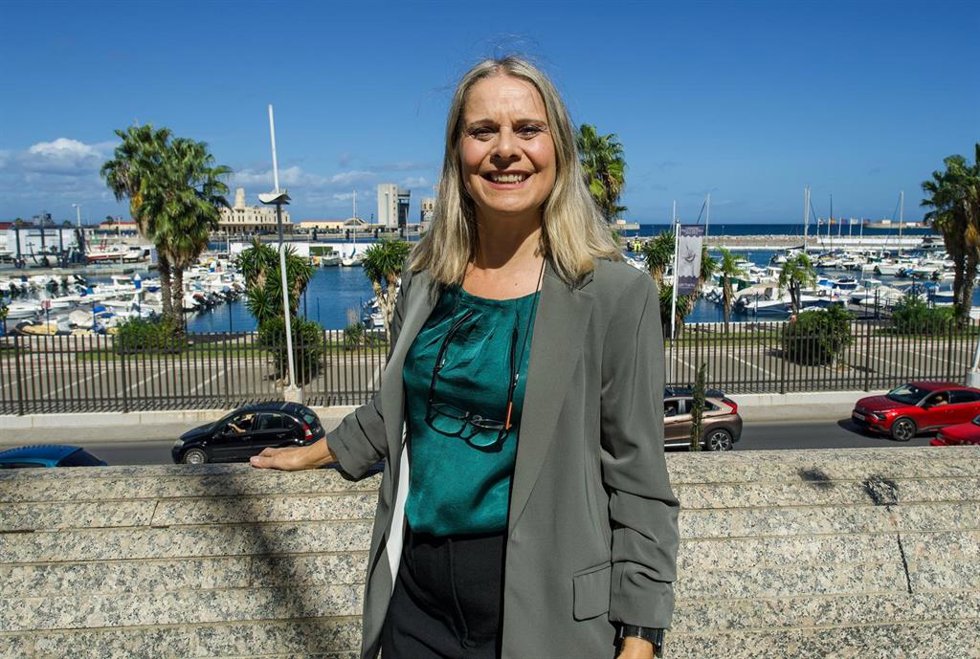Archivo - La directora ejecutiva del Comité Español de la UNRWA, Raquel Martí, posa con Europa Press tras una entrevista, a 17 de octubre de 2024, en Ceuta (España). Martí está en Ceuta invitada por la formación política Ceuta Ya! para hablar sobre la s