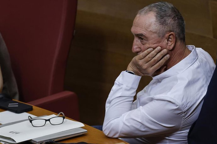 Archivo - El síndic de Compromís, Joan Baldoví, durante el Debate de Política General, en les Corts Valencianes, a 23 de septiembre de 2025, en Valencia