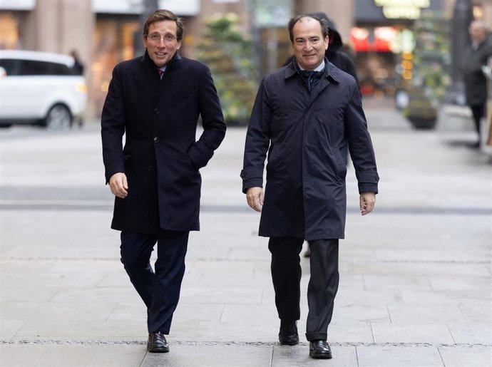 El alcalde de Madrid, José Luis Martínez Almeida, a su llegada a un desayuno informativo de Nueva Economía Fórum, en el Hotel Four Seasons, a 26 de enero de 2026, en Madrid (España).