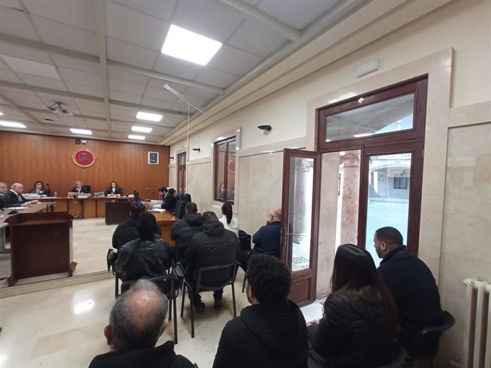 Los ahora condenados, en la Audiencia.