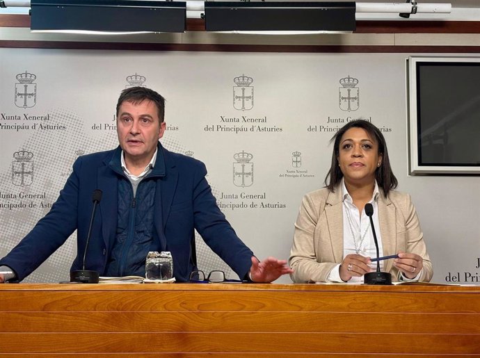 Los diputados del PP, José Luis Costillas y Sandra Camino.