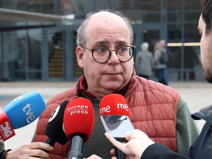 Vicente Haro, representante de Fernando Esteso, en el Tanatorio Funeraria Mémora de Valencia