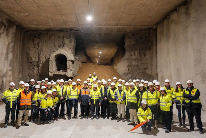 VIista del alcalde, José Luis Martínez-Almeida, a las obras de la A-5