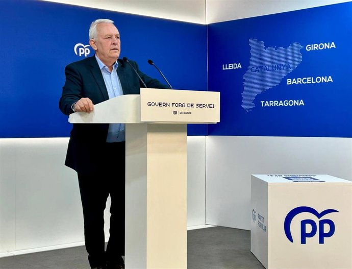 El secretario general del PP de Catalunya, Santi Rodríguez, en una rueda de prensa en la sede del partido