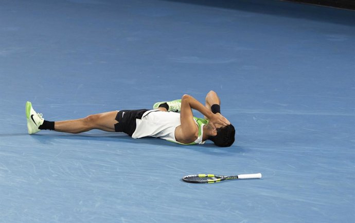 MELBOURNE, Feb. 1, 2026  -- Carlos Alcaraz celebrates after winning the men's singles final between Carlos Alcaraz of Spain and Novak Djokovic of Serbia at the Australian Open tennis tournament in Melbourne, Australia, Feb. 1, 2026.,Image: 1071170650, Lic