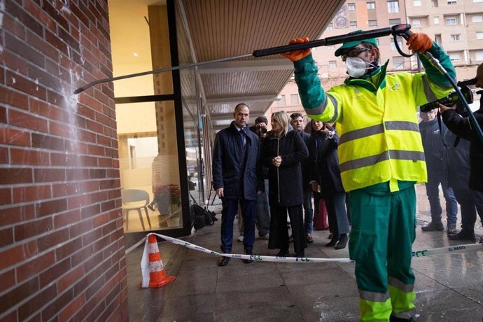 La alcaldesa de Granada, Marifrán Carazo, ha presentado el nuevo dispositivo anti pintadas