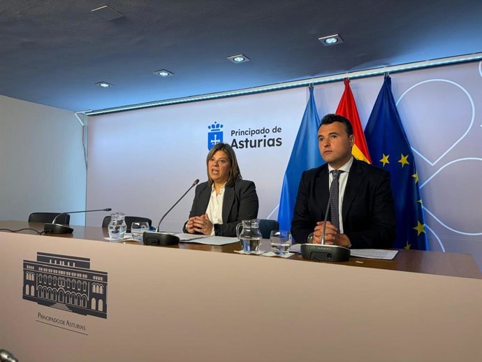 La vicepresidenta Gimena Llamedo y el consejero de Hacienda, Guillermo Peláez.