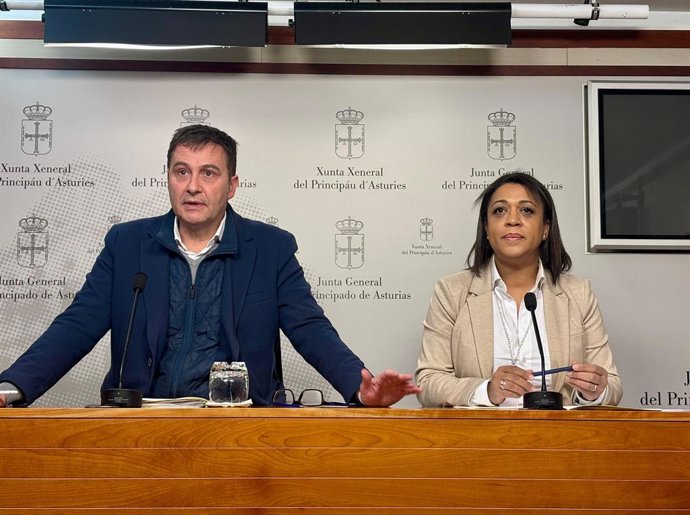 Los diputados del PP, José Luis Costillas y Sandra Camino.