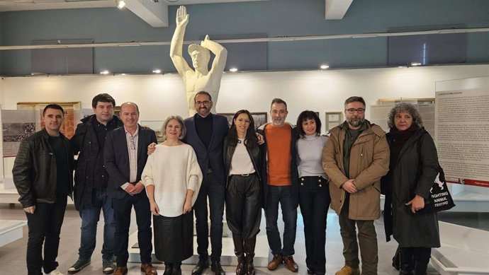 Visita del PSOE a la exposición 'Como el cristal. Una vida transparente'.